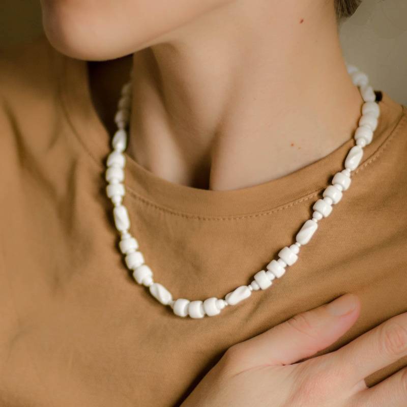 Milchglasperlen Anhänger Halskette, Großmutter Halskette von SURstudio