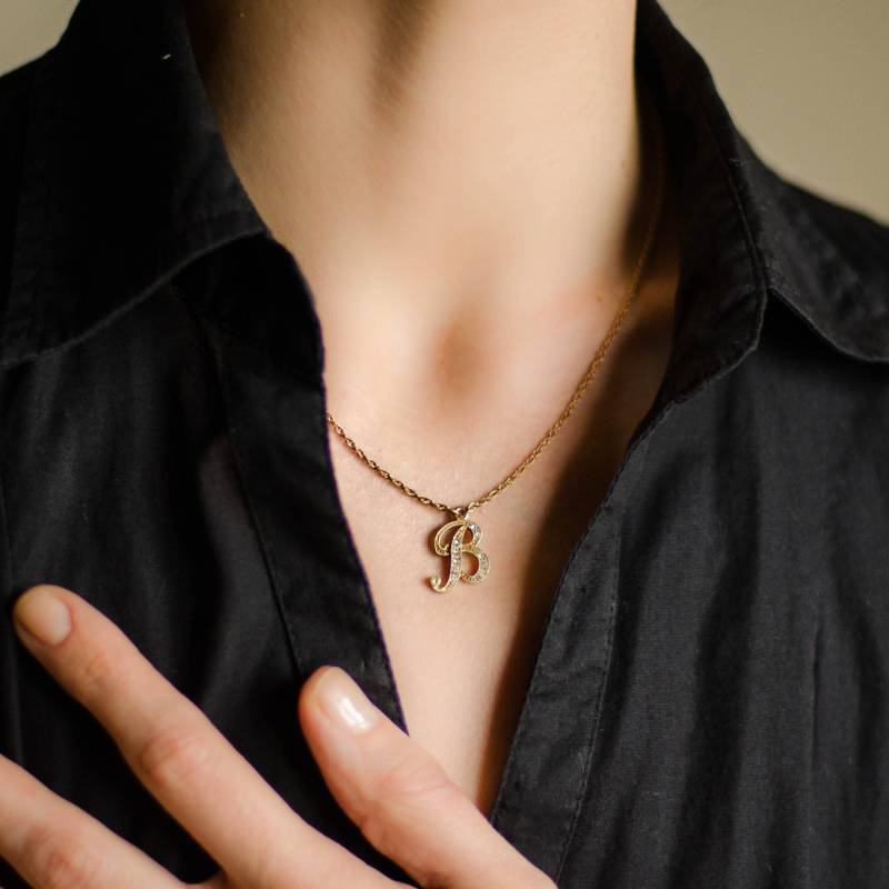 Vintage 1928 Initial B Strass Halskette - Goldfarbener Buchstabe Anhänger Vintage 1928 Initial B Strass Halskette - Goldfarbener Buchstabe Anhänger von SURstudio