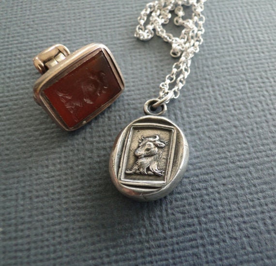 Bull... Tapferkeit, Tapferkeit Und Großzügigkeit. Sterling Silber Halskette, Antik Wachs Siegelabdruck, Handgemachter Anhänger, Bedeutungsvolles Bull... Tapferkeit, Tapferkeit Und Großzügigkeit. Sterling Silber Halskette, Antik Wachs Siegelabdruck, Handgemachter Anhänger, Bedeutungsvolles von SWALKDESIGNS