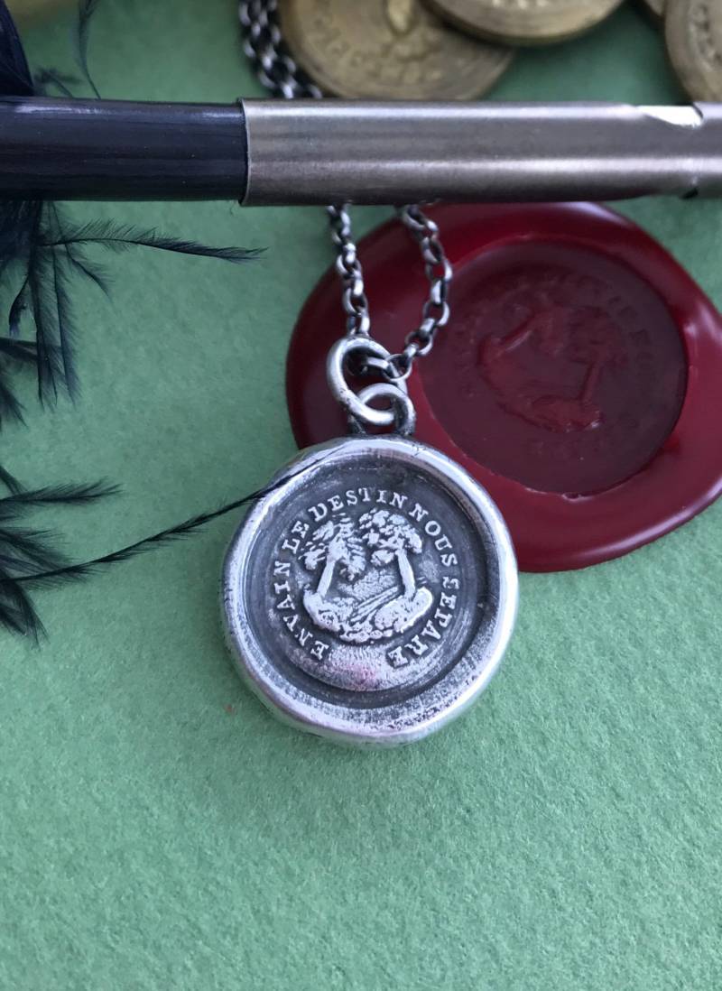 Das Schicksal Trennt Uns Vergebens. Antiker Wachs Brief Siegel Schmuck. Sterling Silber Langstrecken Anhänger Das Schicksal Trennt Uns Vergebens. Antiker Wachs Brief Siegel Schmuck. Sterling Silber Langstrecken Anhänger von SWALKDESIGNS