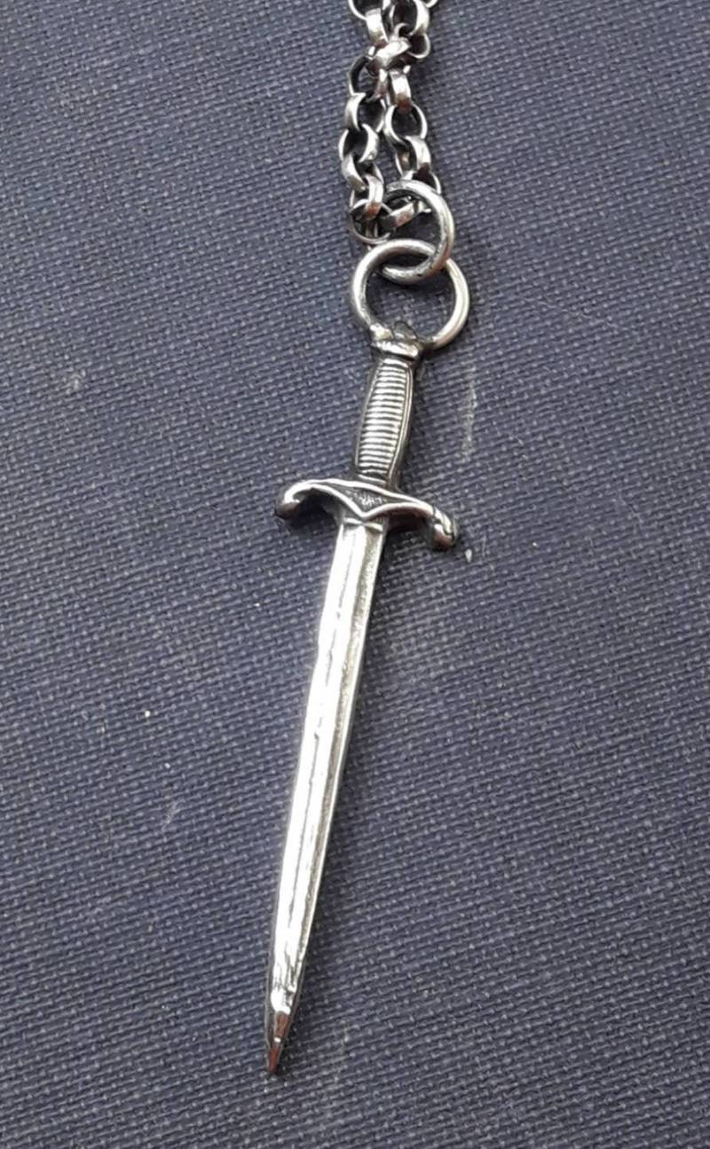 Krieger Schwert Anhänger, Handgefertigter Schwertanhänger Aus Sterlingsilber. Bedeutungsvollen Schmuck von SWALKDESIGNS