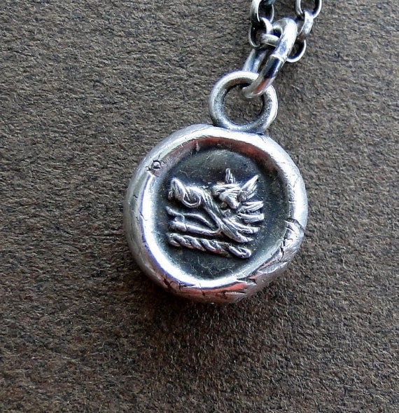 Wachs Siegel Anhänger, Sterling Silber Halskette, Kleiner Eber Kopf Anhänger.mut Und Ausdauer Wachs Siegel Anhänger, Sterling Silber Halskette, Kleiner Eber Kopf Anhänger.mut Und Ausdauer von SWALKDESIGNS