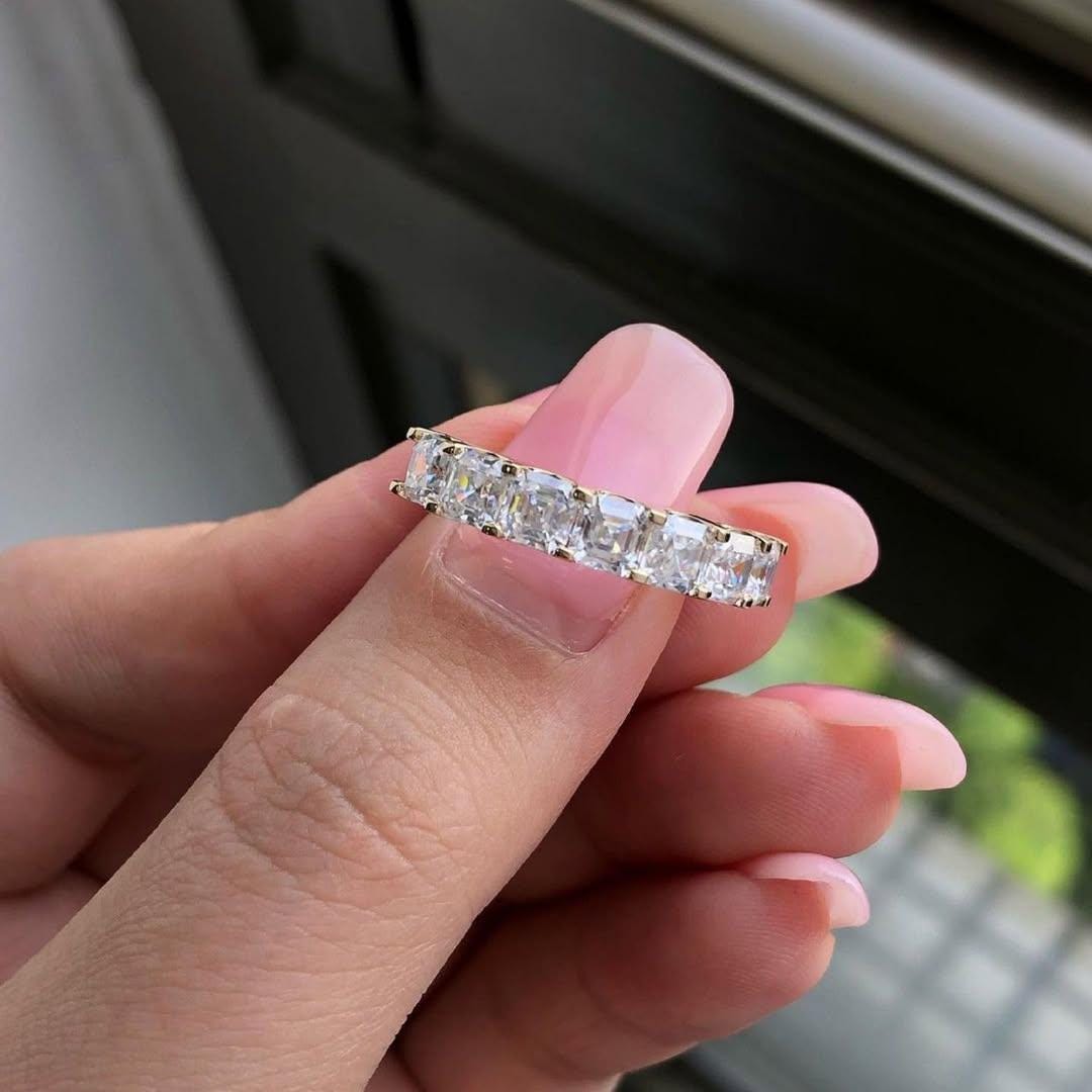 Halbe Ewigkeit Verlobungsring, Moissanit Band, Asscher Form Ring, Ehering Verlobung, Ring Band 14K Gold Halbe Ewigkeit Verlobungsring, Moissanit Band, Asscher Form Ring, Ehering Verlobung, Ring Band 14K Gold von SWASTIKJEWELART