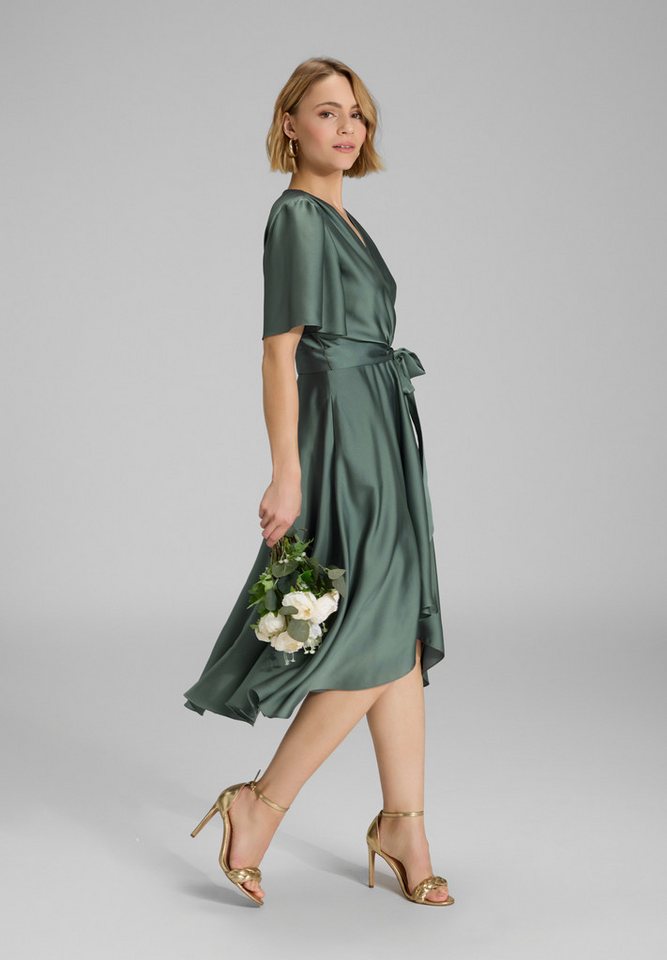 SWING Cocktailkleid Taillierter Schnitt mit fließendem Rockteil SWING Cocktailkleid Taillierter Schnitt mit fließendem Rockteil von SWING