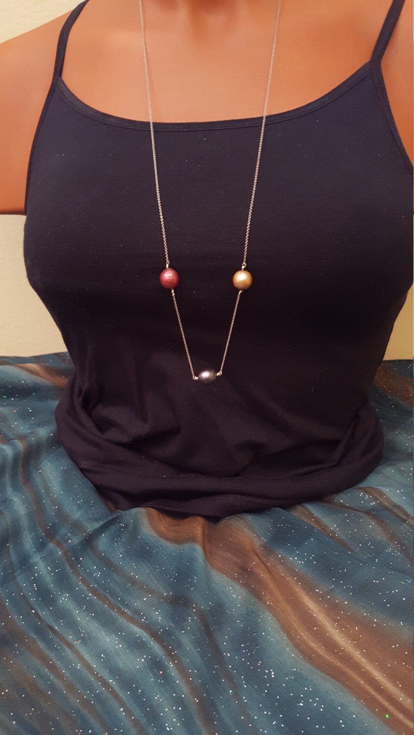 Dreifarbige Süßwasser Perlenkette Dreifarbige Süßwasser Perlenkette von SWearJewelry