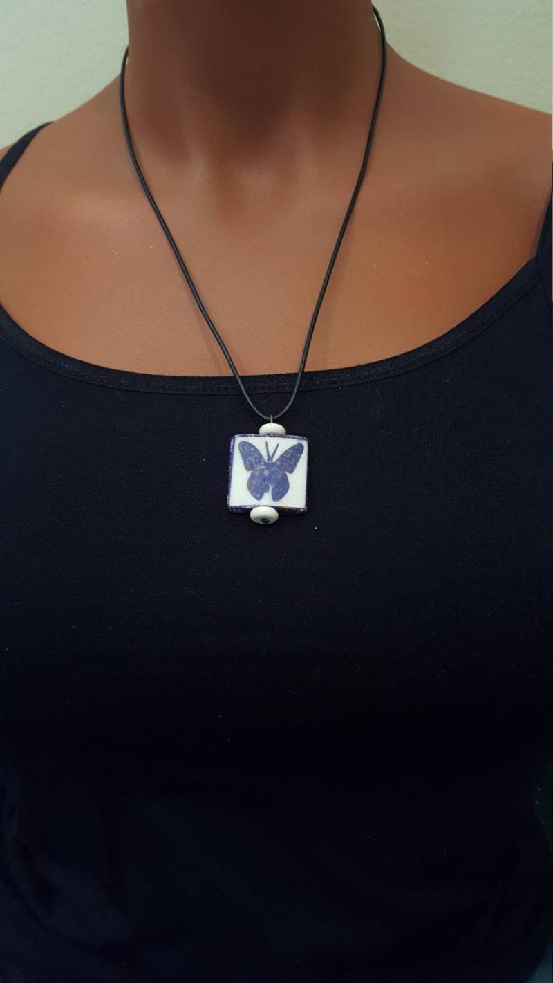 Eingelegten Knochen Schmetterling Halskette Eingelegten Knochen Schmetterling Halskette von SWearJewelry