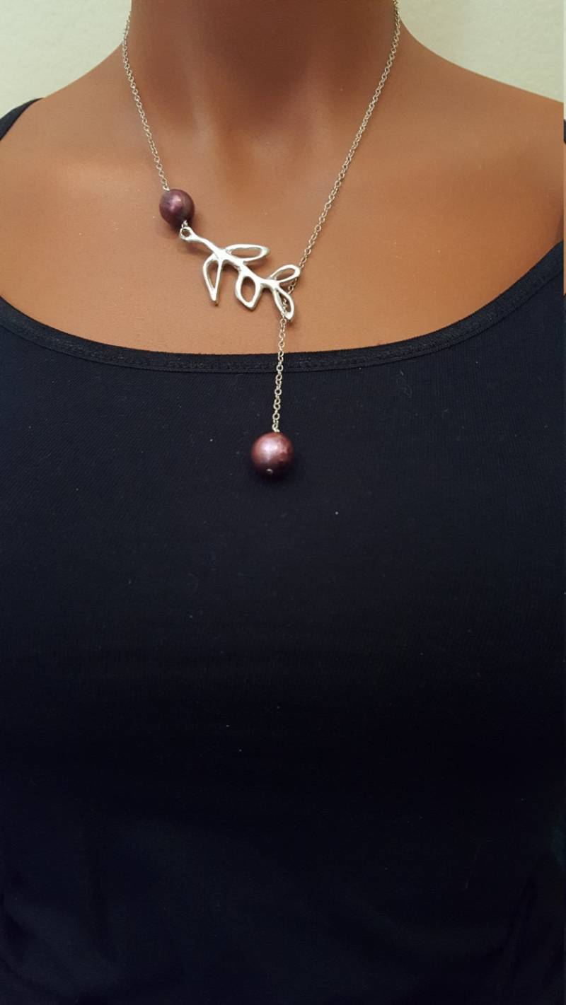 Feine Blattsilber Mit Burgund Perlen Feine Blattsilber Mit Burgund Perlen von SWearJewelry