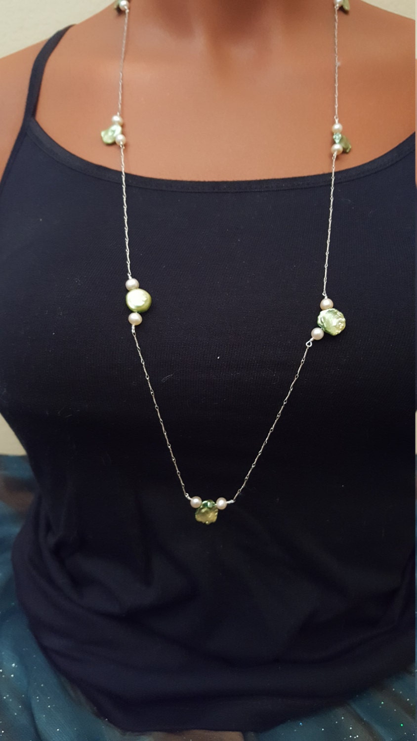 Grüne Wohnung Perlenkette Mit Runder Rosa Perlen von SWearJewelry