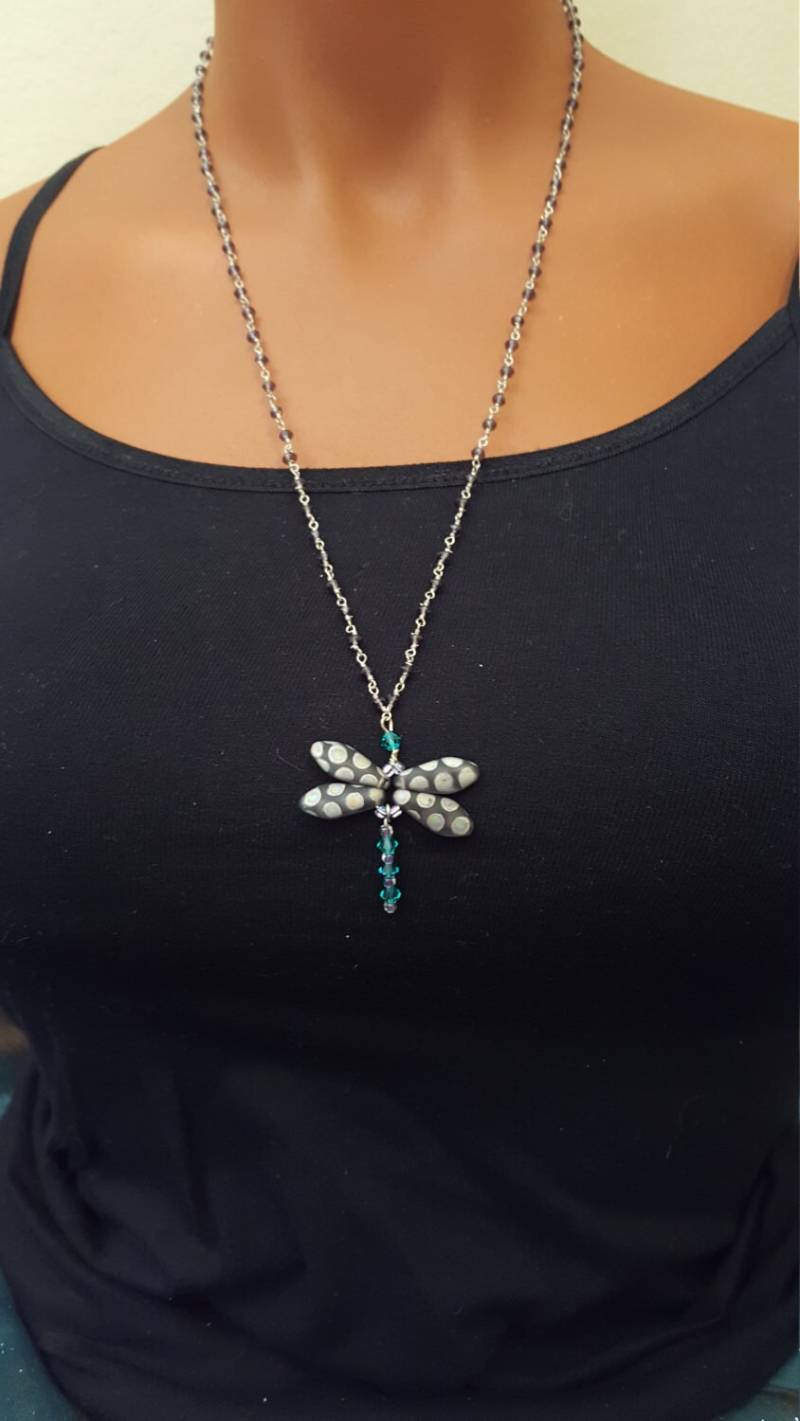 Lila Glas Bead Libelle Halskette Lila Glas Bead Libelle Halskette von SWearJewelry