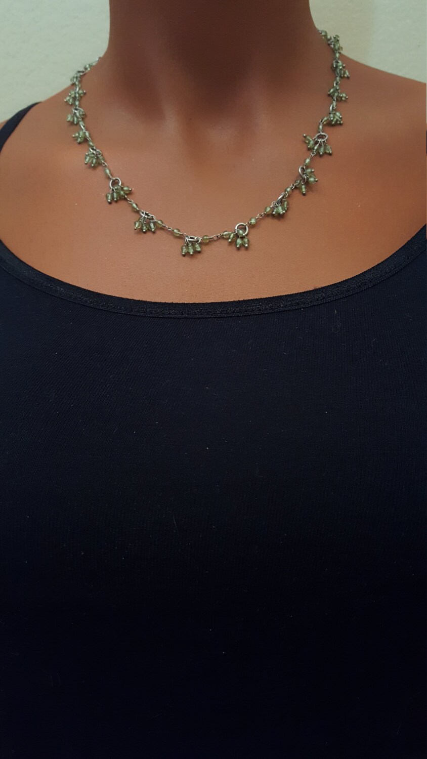 sterling Silber Draht Wickeln Halskette Mit Baumelnden Grünen Kristallperlen sterling Silber Draht Wickeln Halskette Mit Baumelnden Grünen Kristallperlen von SWearJewelry