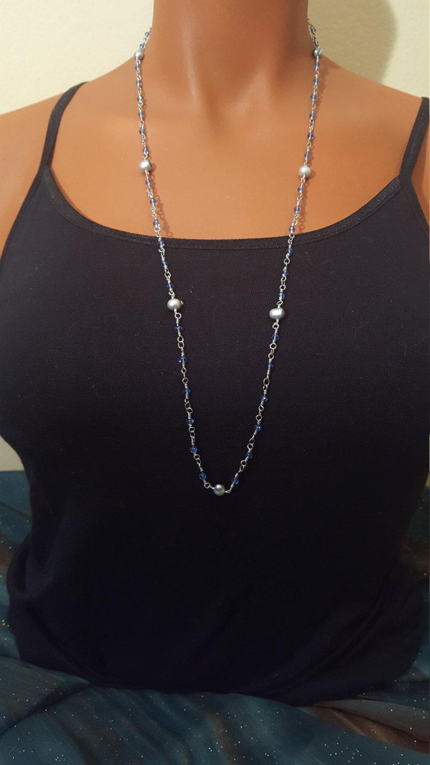 sterling Silber Draht Wickeln Halskette Mit Blauen Kristallperlen Und Süßwasserperlen sterling Silber Draht Wickeln Halskette Mit Blauen Kristallperlen Und Süßwasserperlen von SWearJewelry