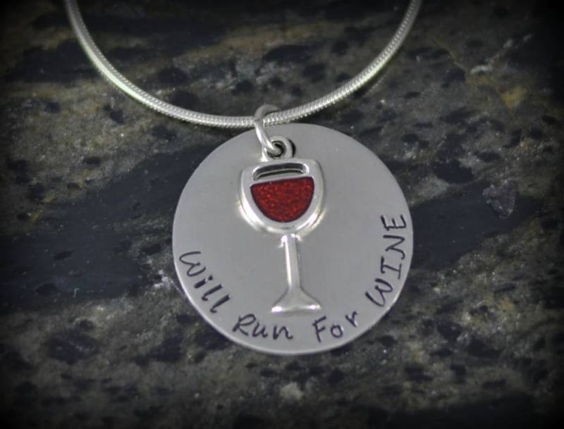 Will Run For Wine Personalisierte Läufer-Halskette - Inspirierender Schmuck Laufender von SXpressions