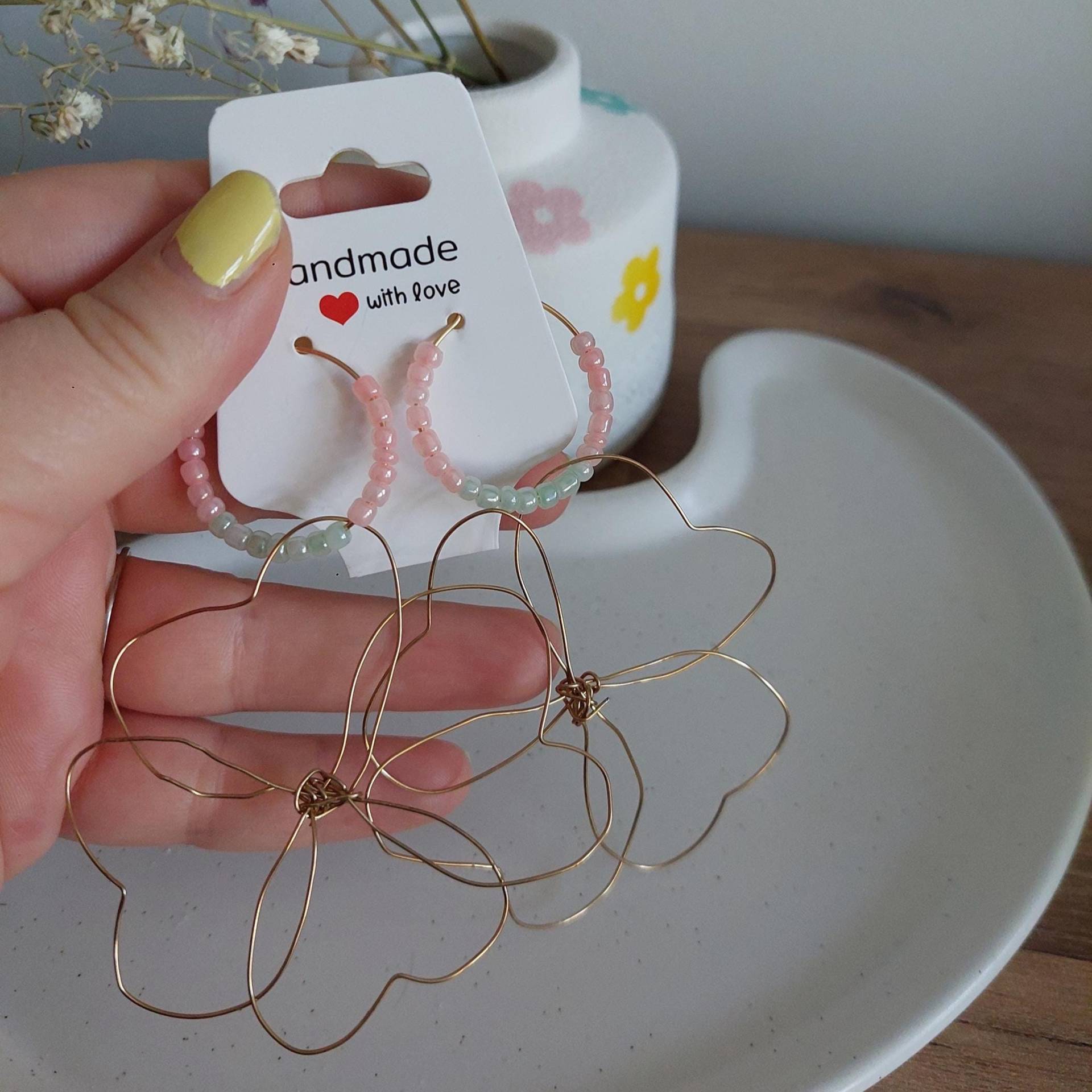 Blossom Hoops, Creolen, Blumen Anhänger, Perlen, Schmuck Für Sie, Diy Schmuck, Boho Style, Jewelry, Gift For Her Blossom Hoops, Creolen, Blumen Anhänger, Perlen, Schmuck Für Sie, Diy Schmuck, Boho Style, Jewelry, Gift For Her von SYAARTcompany