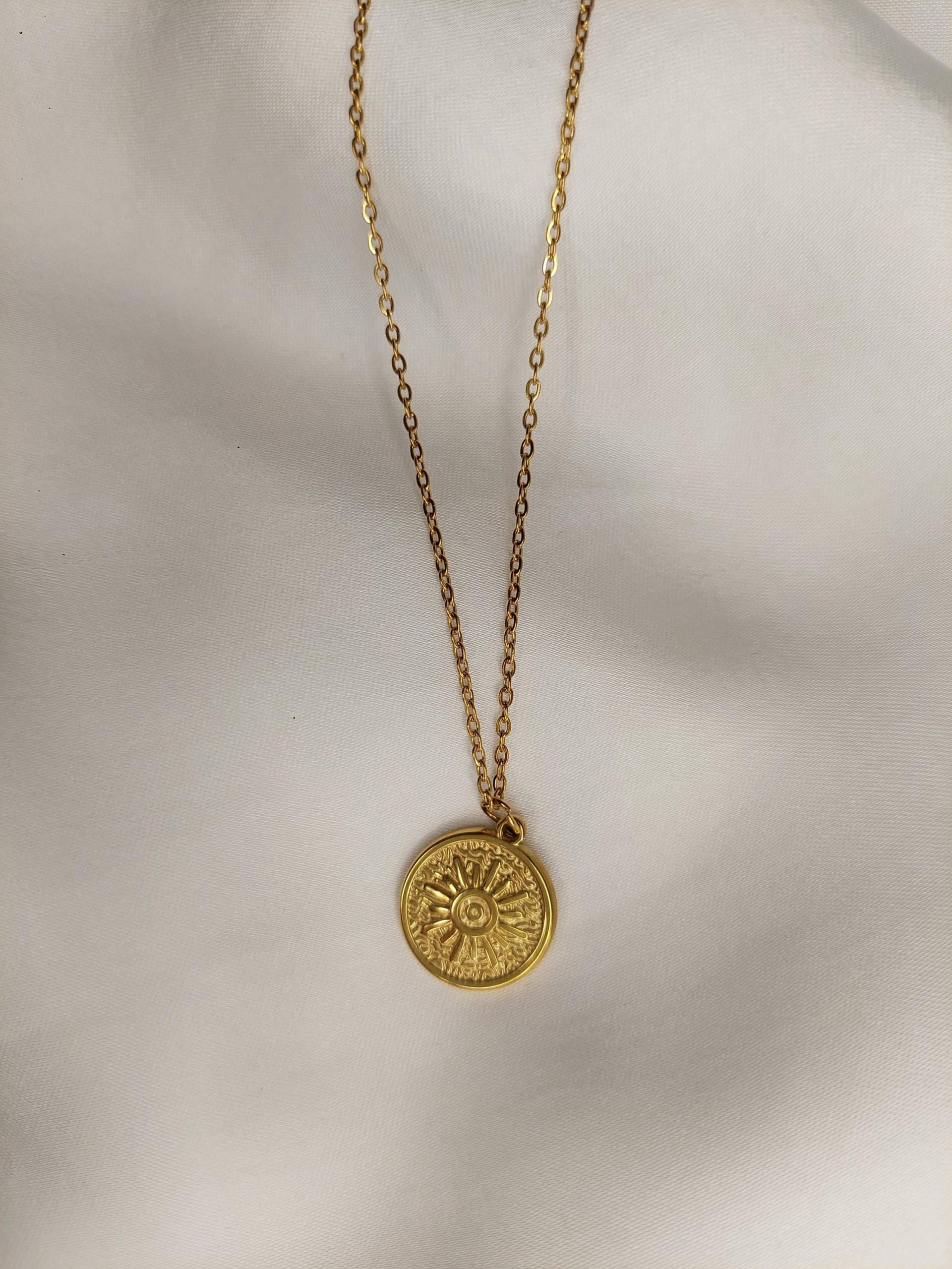 Goldene Sonnen Amulett Kette 18K Vergoldeter Edelstahl Spirituelle Halskette Schutzsymbol Minimalistisch Boho Geschenk Für Frauen von SYAARTcompany