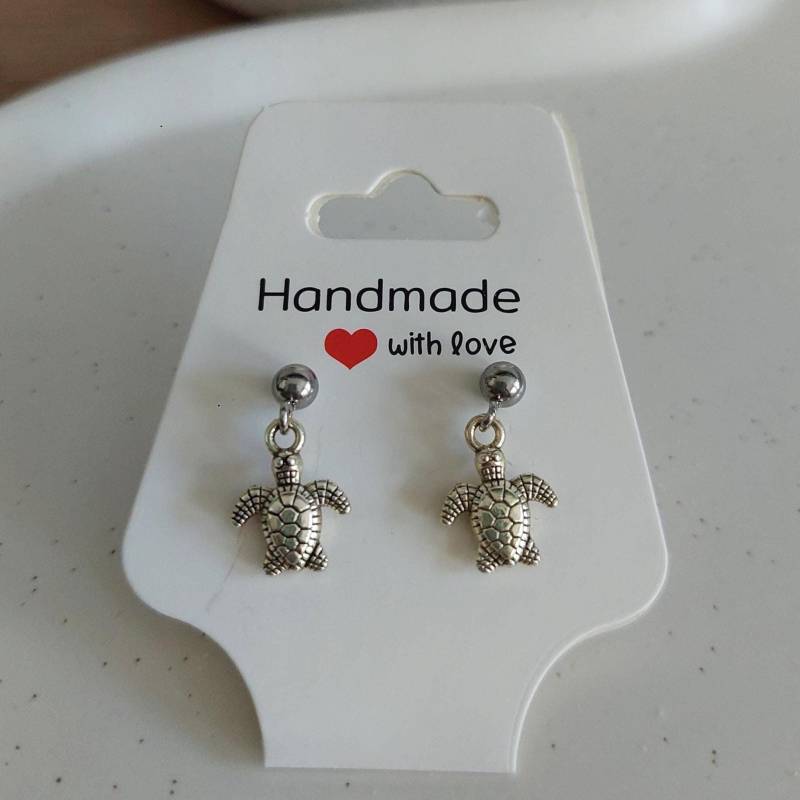 Schildkröten Ohrringe Silber | Edelstahl Versilbert Tier Ohrstecker Maritimer Schmuck Hängeohrringe Handmade Geschenk Für Sie Boho Schildkröten Ohrringe Silber | Edelstahl Versilbert Tier Ohrstecker Maritimer Schmuck Hängeohrringe Handmade Geschenk Für Sie Boho von SYAARTcompany