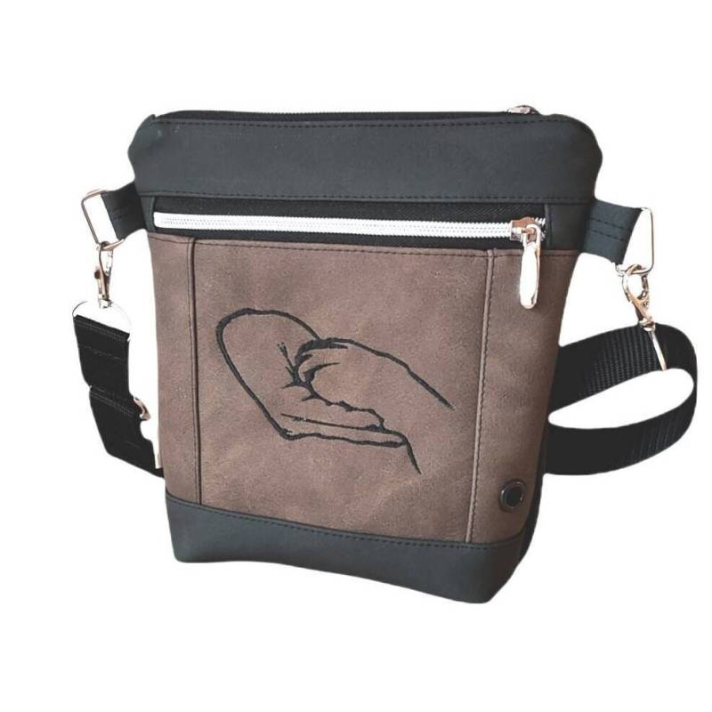 Gassitasche/Schultertasche Mit "Hand Und Pfote" Bestickt, Genäht Aus Robustem Kunstleder, Abwischbar von SaGaWoHandmade