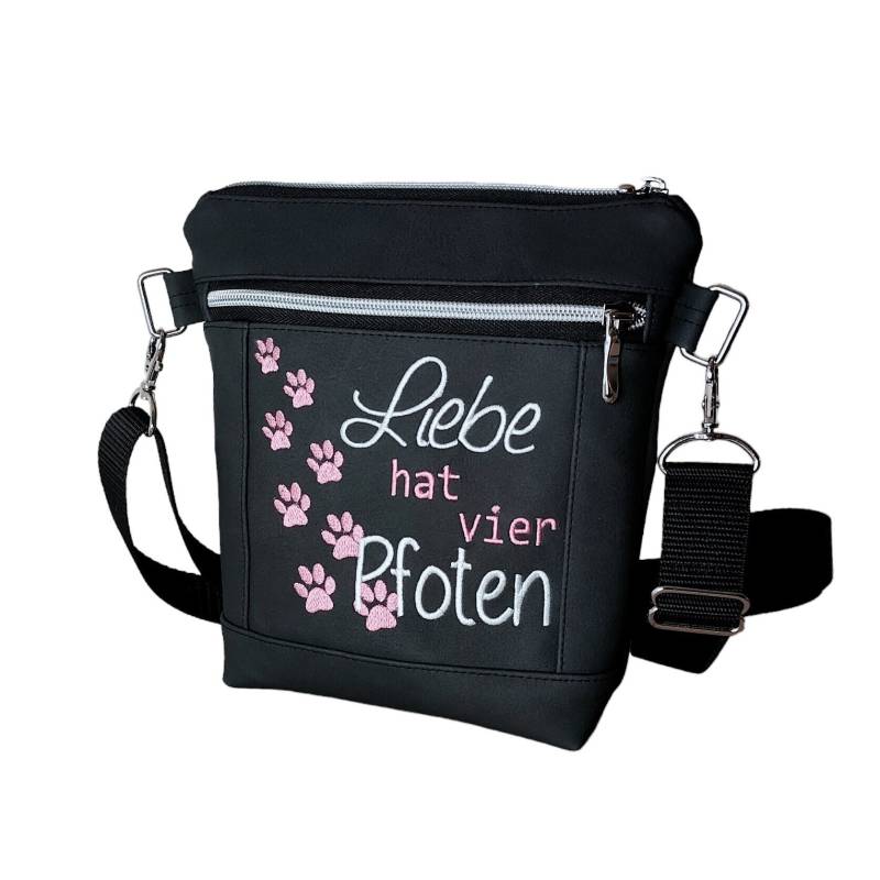 Gassitasche/Schultertasche Mit "Liebe Hat Vier Pfoten" in Weiß/Rosa Bestickt Aus Robustem Kunstleder Matt Schwarz Genäht von SaGaWoHandmade