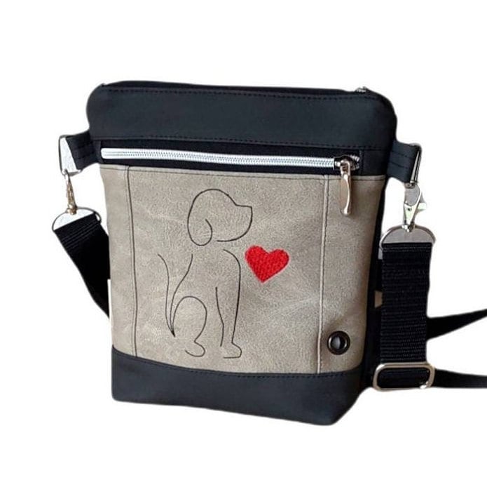 Gassitasche/Schultertasche Zum Umhängen Mit Hund Und Herz in Kunstleder Schwarz, Braun Oder Beigem Mittelteil. Mit Öse Für Kotbeutel von SaGaWoHandmade