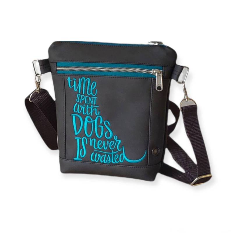 Gassitasche/Schultertasche in Schwarz Mit Hund Und Spruch Türkis Bestickt von SaGaWoHandmade