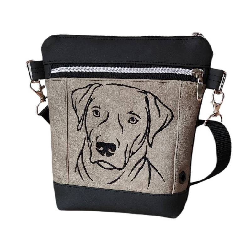 Personalisierbare Gassitasche/Schultertasche Mit Labrador Und Auf Wunsch Dem Namen Eures Lieblings Bestickt, Außenfarbvariation Möglich von SaGaWoHandmade