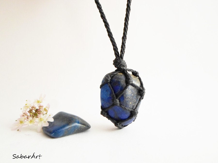 Herren Lapis Lazuli Halskette Makramee Heilstein Anhänger Herren Lapis Lazuli Halskette Makramee Heilstein Anhänger von Sabarart