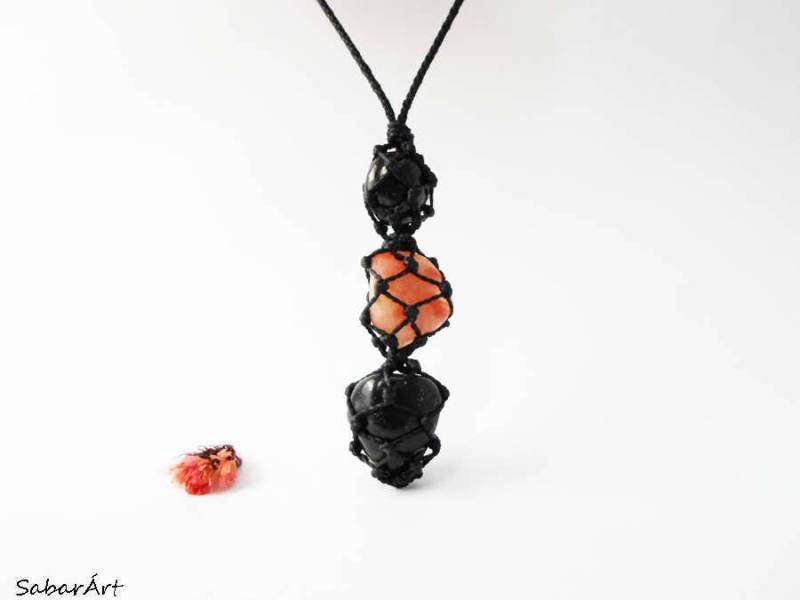 Kette Mit Schwarzem Onyx, Sonnenstein Und Granat Kette Mit Schwarzem Onyx, Sonnenstein Und Granat von Sabarart