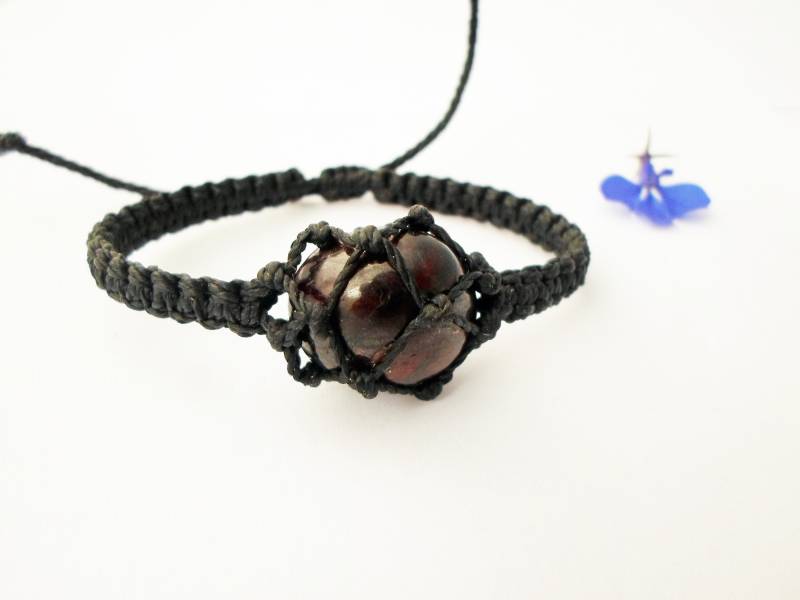 Makramee Granat Armband Januar Geburtsstein Chakra Schmuck Makramee Granat Armband Januar Geburtsstein Chakra Schmuck von Sabarart