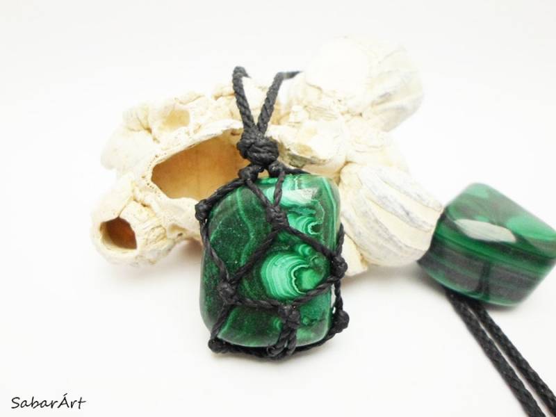 Makramee Kette Mit Leuchtend Grünem Malachit von Sabarart