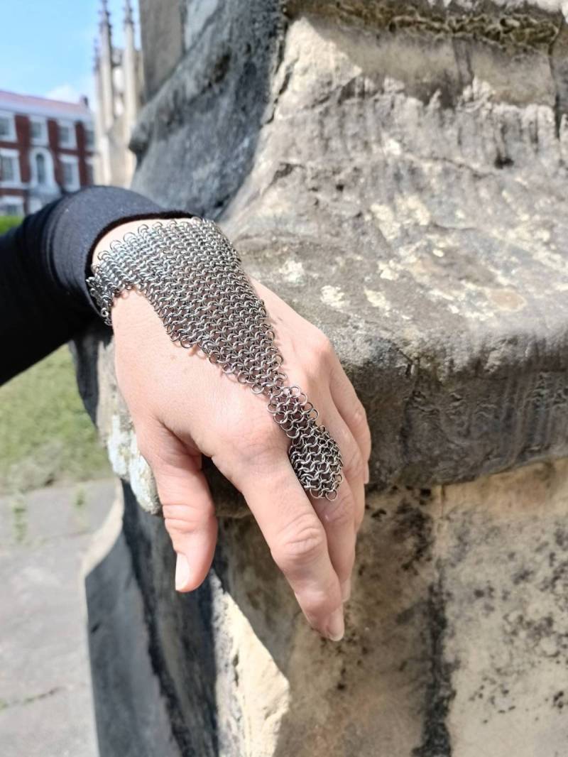 Mittelalterliche Handkette Chainmaille Armreif von Sabarart