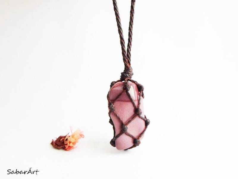 Mookait Halskette in Gelb, Pink Oder Rottönen Mookait, Ein Jaspis Stein, Der Australien Heimisch Ist Mookait Halskette in Gelb, Pink Oder Rottönen Mookait, Ein Jaspis Stein, Der Australien Heimisch Ist von Sabarart