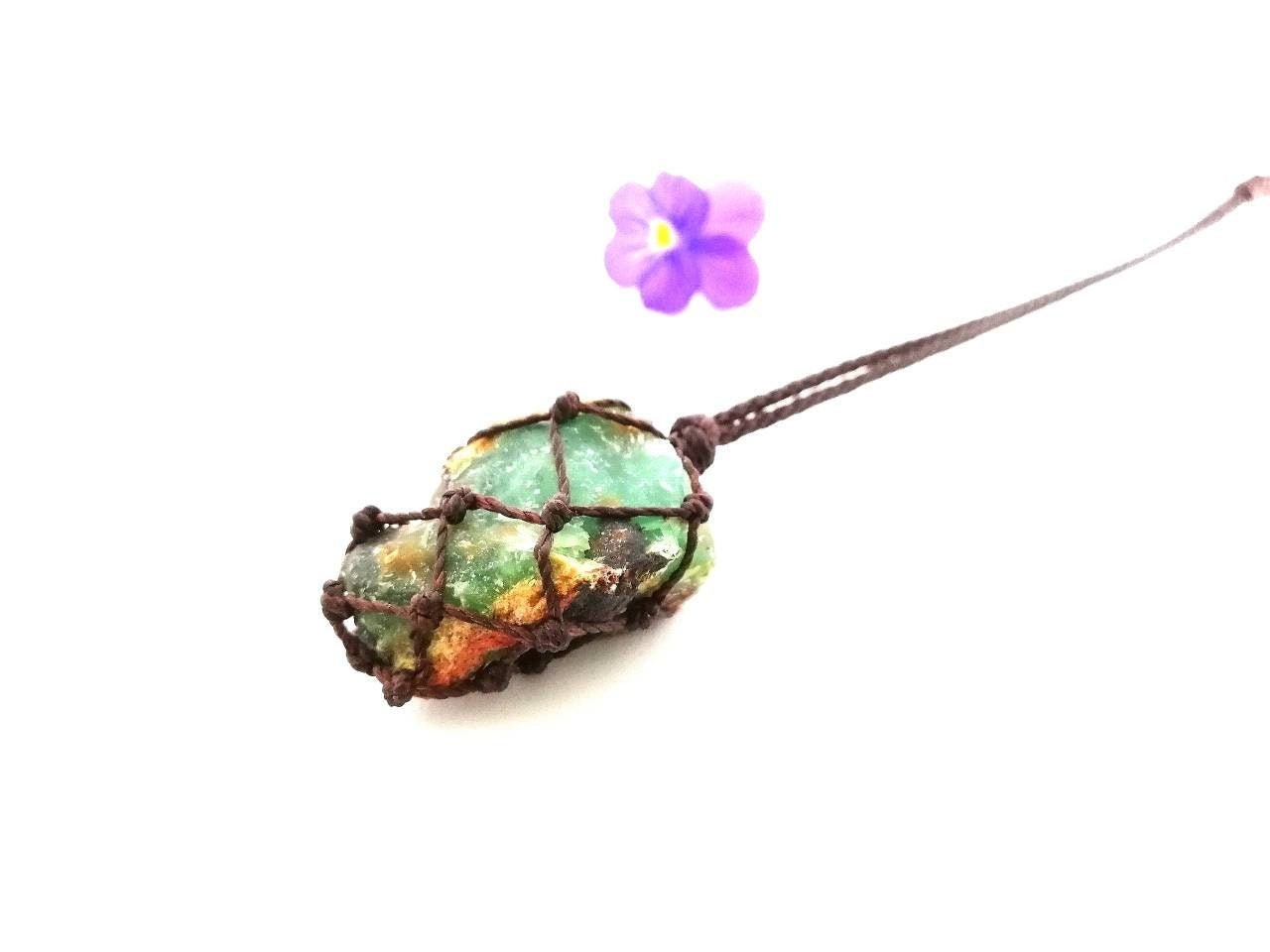 Rohe Chrysopras Stein Halskette Makramee Heilstein Schmuck Rohe Chrysopras Stein Halskette Makramee Heilstein Schmuck von Sabarart