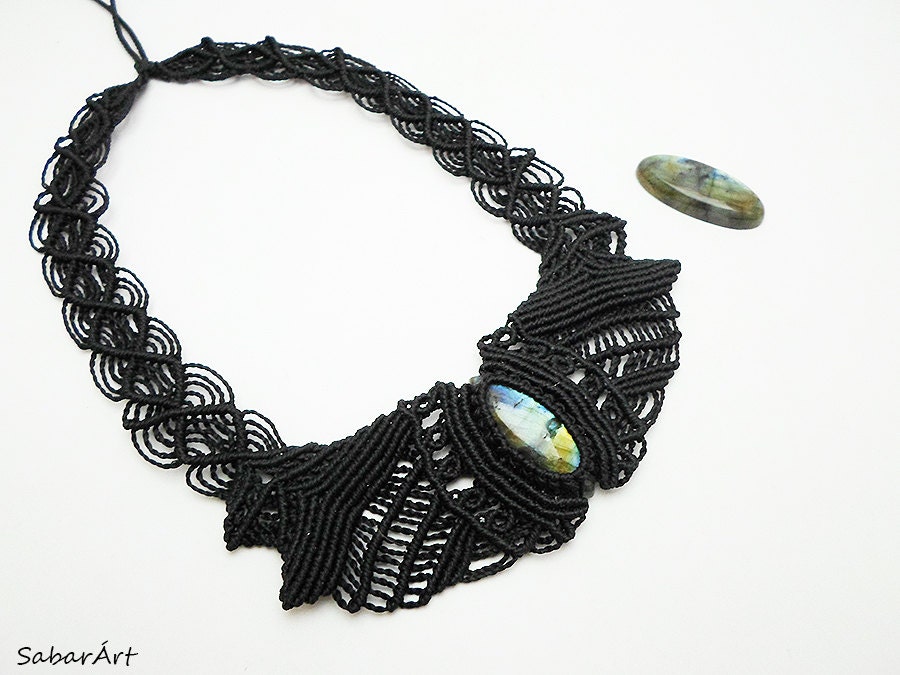 Schwarzer Makramee Labradorit Anhänger Verstellbarer Mystic Stone Anhänger Schwarzer Makramee Labradorit Anhänger Verstellbarer Mystic Stone Anhänger von Sabarart