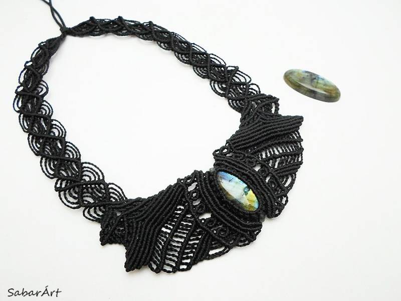 Schwarzer Makramee Labradorit Anhänger Verstellbarer Mystic Stone Anhänger Schwarzer Makramee Labradorit Anhänger Verstellbarer Mystic Stone Anhänger von Sabarart
