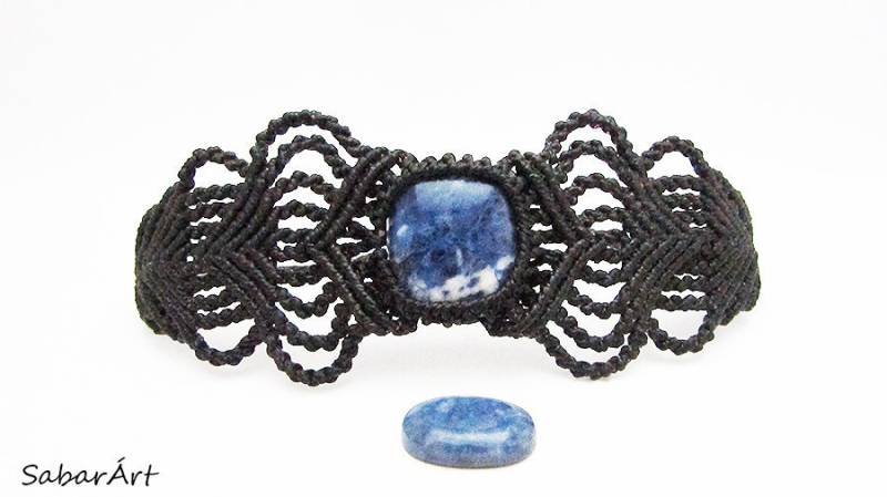 Sodalith Makramee Armband Schwarzer Wachsfaden Handgelenksreif Sodalith Makramee Armband Schwarzer Wachsfaden Handgelenksreif von Sabarart