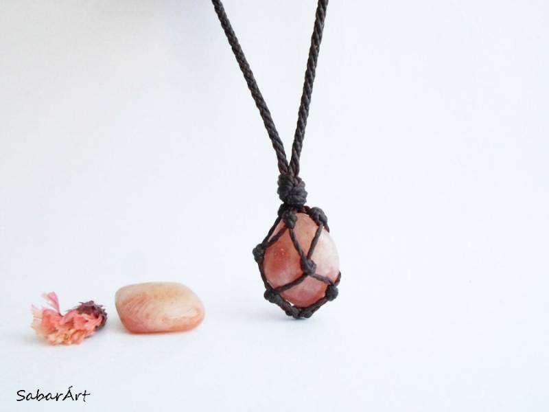 Verstellbarer Sonnenstein Anhänger Mikro Makramee Schmuck Verstellbarer Sonnenstein Anhänger Mikro Makramee Schmuck von Sabarart