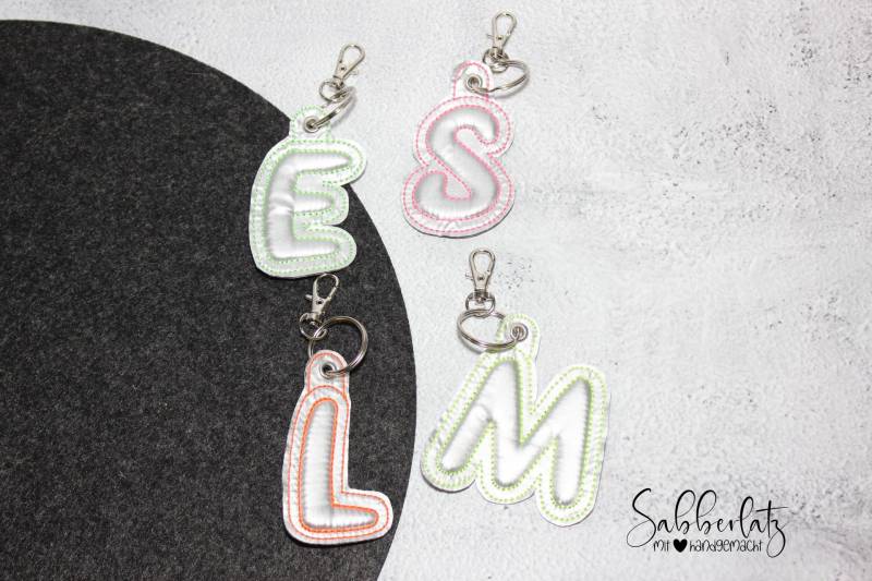 Reflektor-Buchstabe 3D-Effekt | Schlüsselanhänger Reflektor Sicherheitsanhänger Einschulungsgeschenk Schulanfang Schulkind 2024 von Sabberlatz
