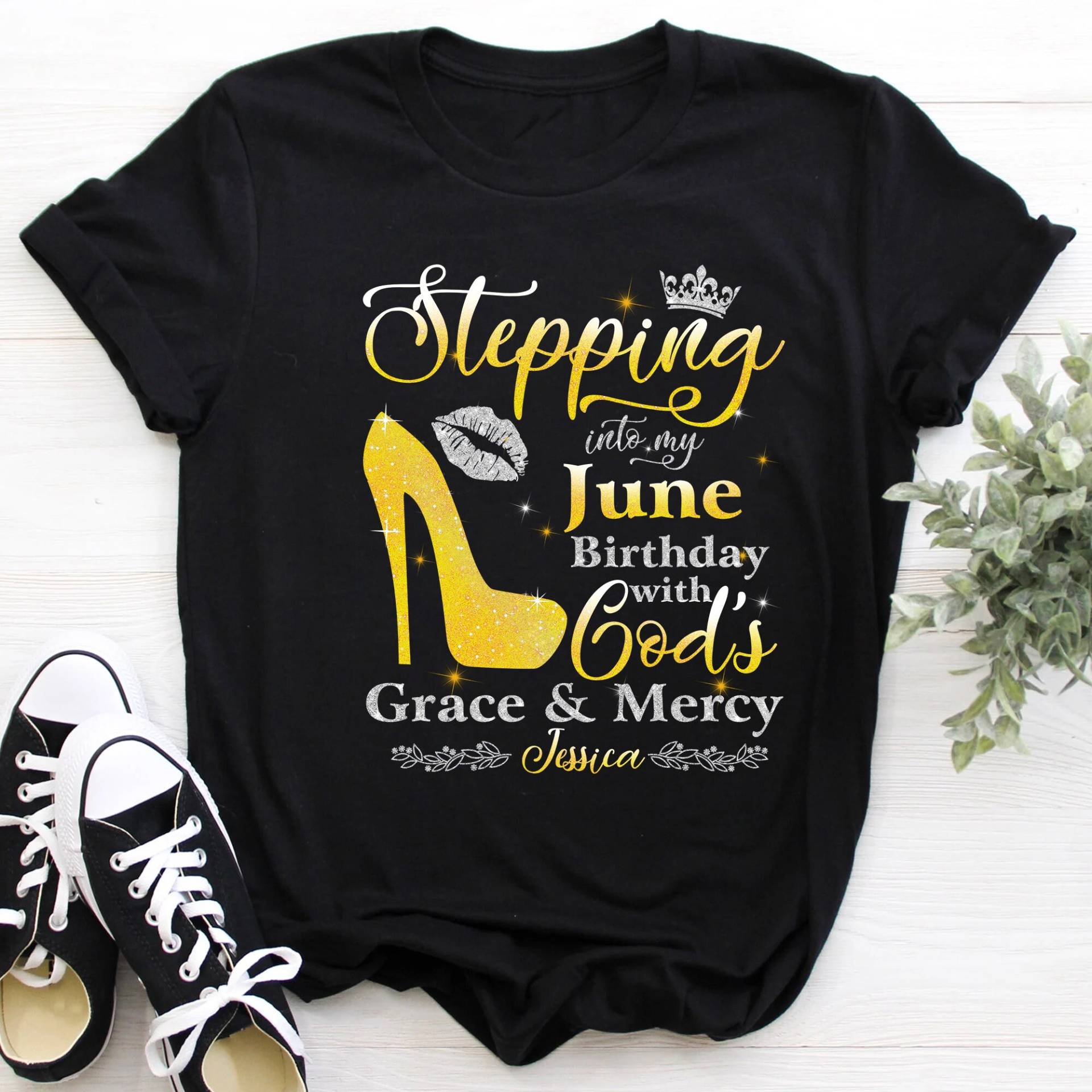 Benutzerdefinierte Juni Geburtstag Shirt Für Frauen, Personalisierte Shirt, Schritt in Meinen Mit Gottes Gnade Und Barmherzigkeit F46 von Sabinepana