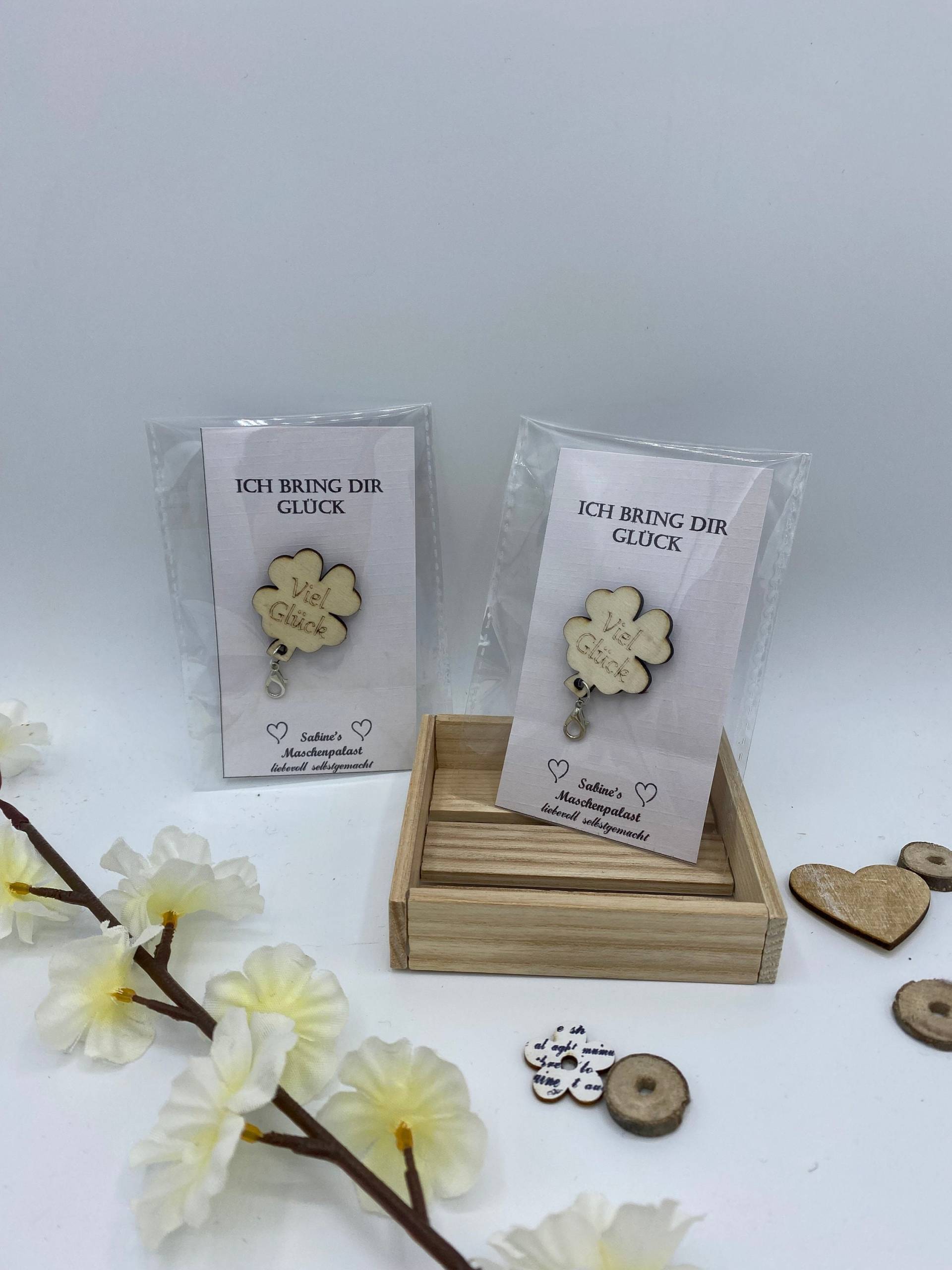 2-Er Set Schlüsselanhänger Glücksbringer Kleeblatt Aus Holz von SabinesMaschenpalast