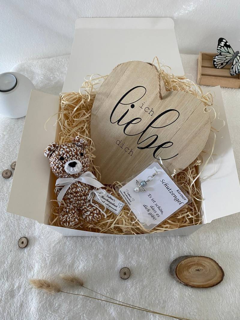 Geschenkset Ich Liebe Dich Mit Teddybär Schutzengel Und Herz Zum Aufhängen von SabinesMaschenpalast
