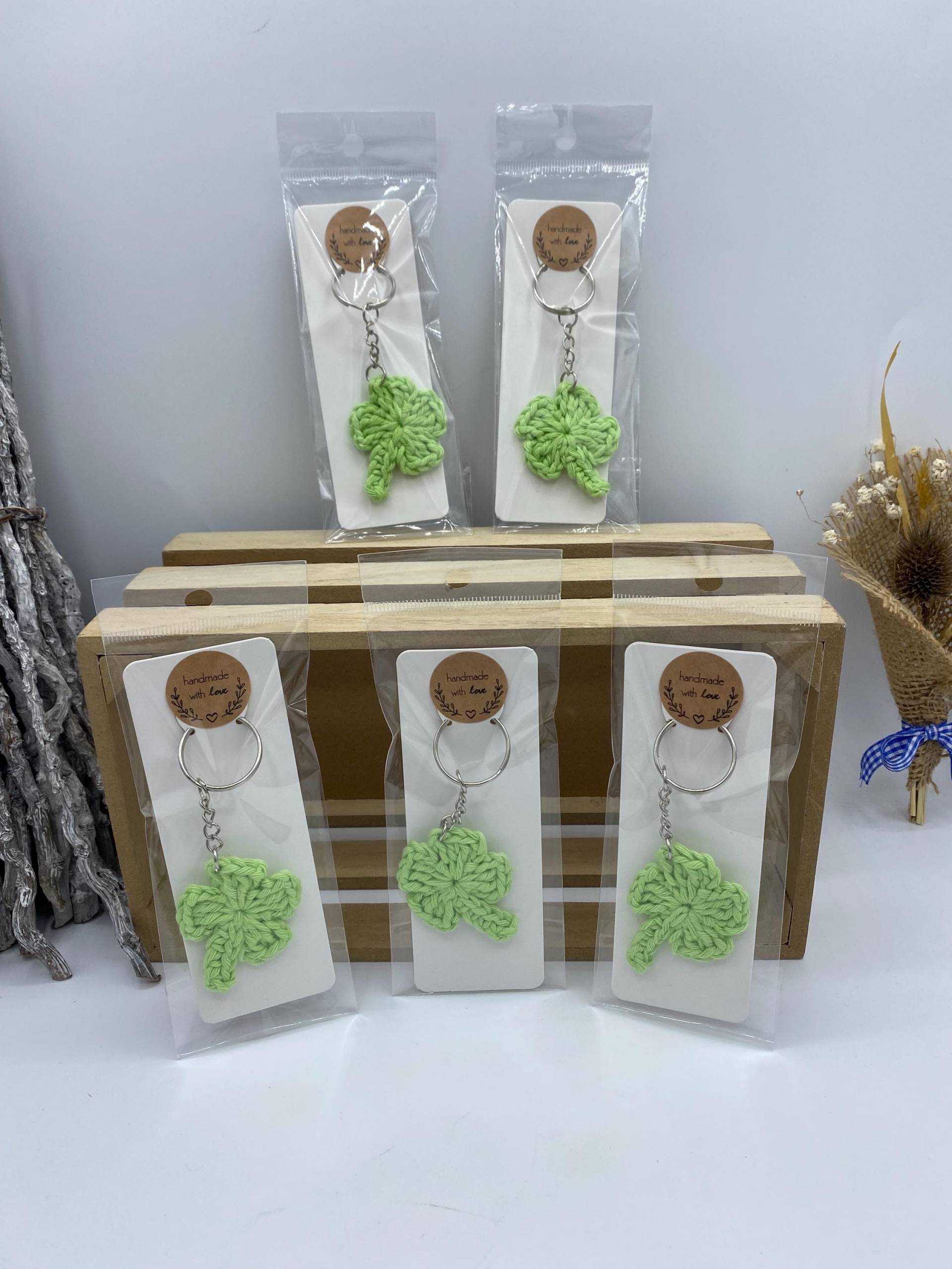 Schlüsselanhänger Glücksbringer Kleeblatt von SabinesMaschenpalast