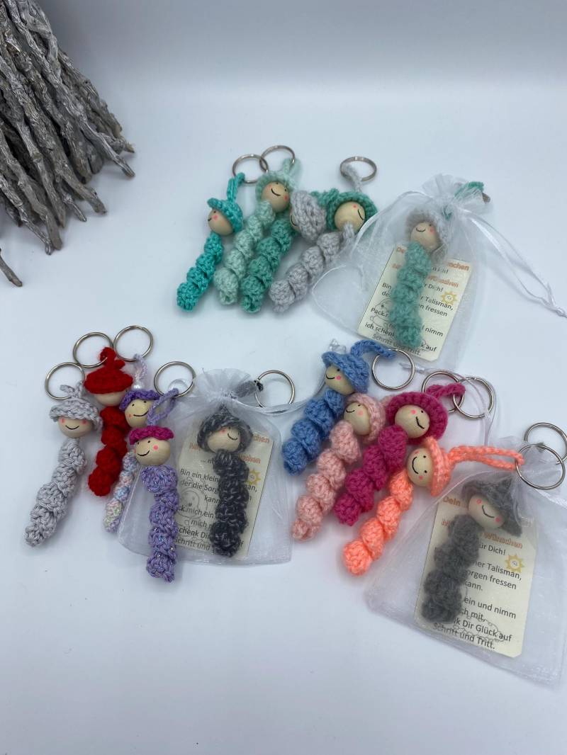 Sorgenwürmchen Gehäkelt Glücksbringer Schlüsselanhänger Häkelfigur von SabinesMaschenpalast