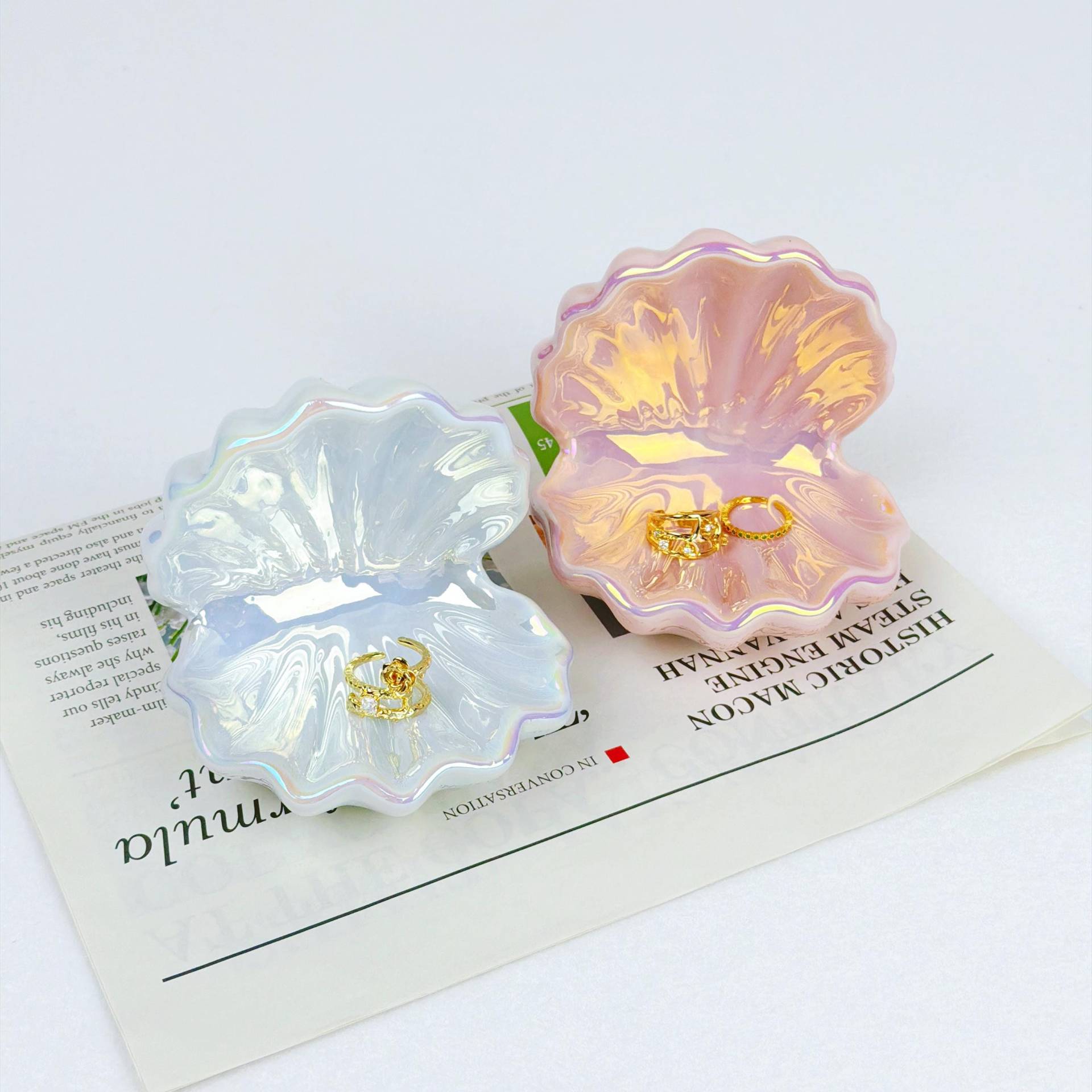 Seashell Jewelry Dish, Ceramic Shell Style Ring Minimalist Tray, Necklace Rings Dishes, Wedding Box von SabriKsa