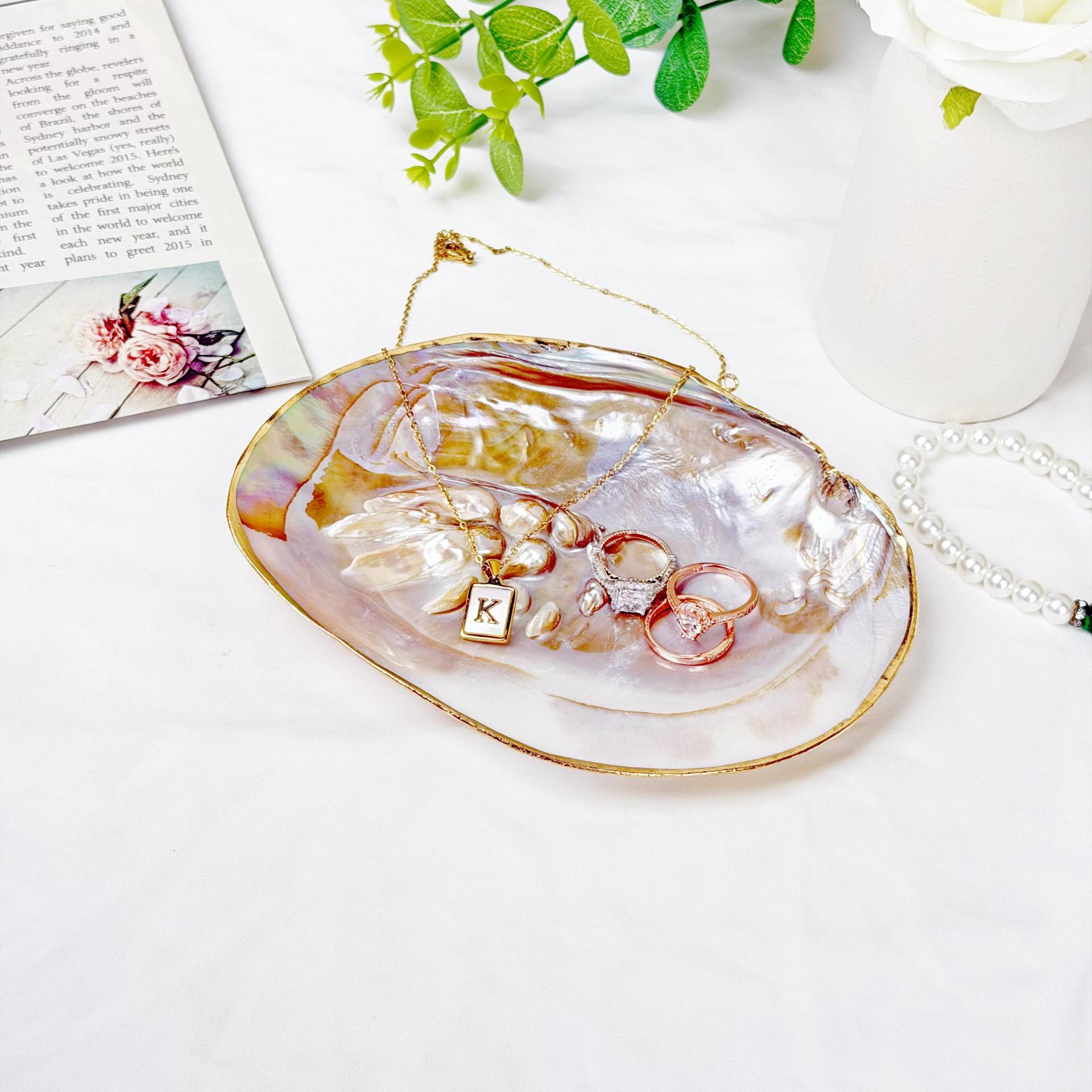 Shell Jewelry Dish, Natural Clam Tray, Mother Of Pearl Shell, Giant Seashell Necklace Rings Dishes, Beach Wedding Dish von SabriKsa