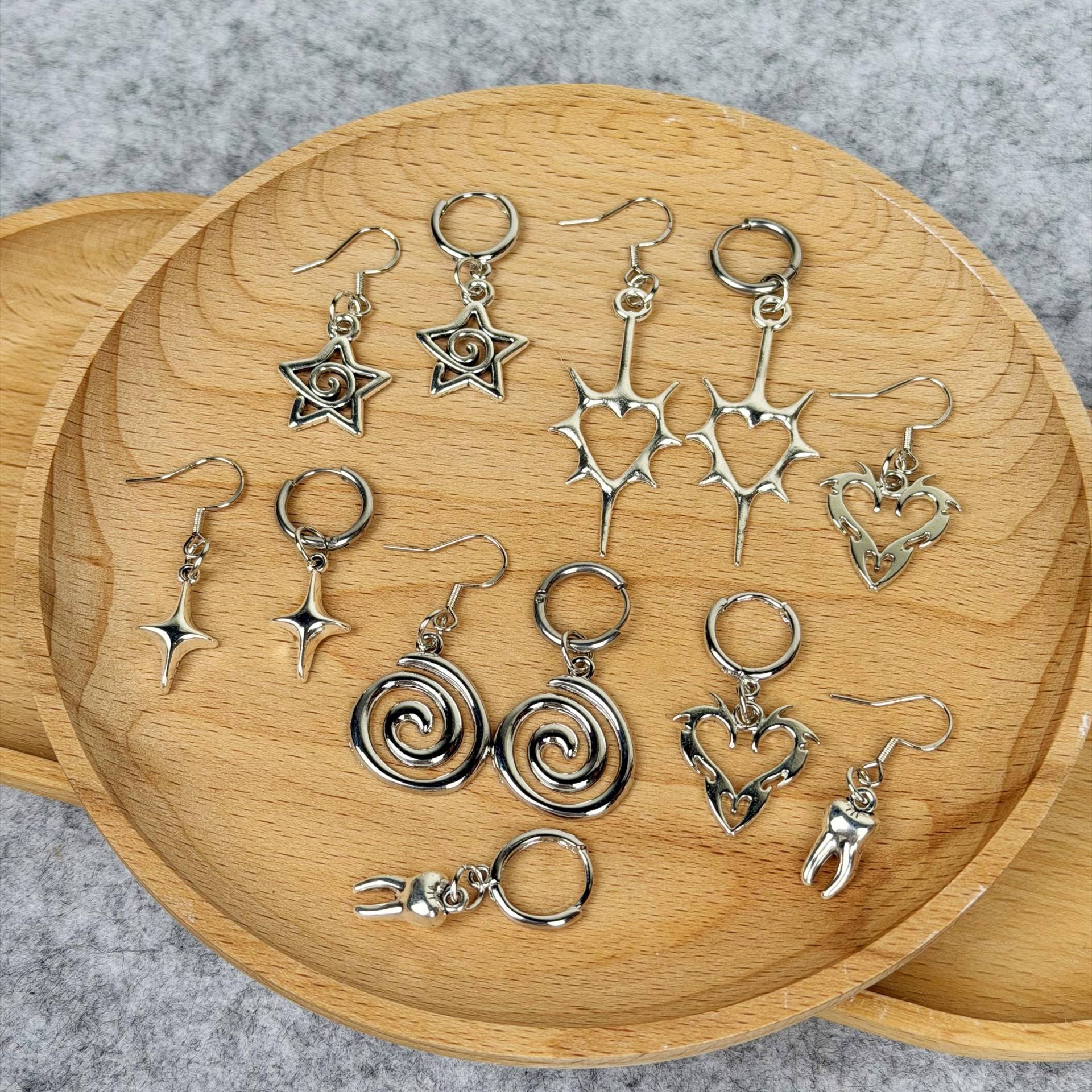 Spiral Y2K Earrings, Silver Star Starlight Swirl Tooth Heart Hook Dainty Stars Woman Stud Earrings Spiral Y2K Earrings, Silver Star Starlight Swirl Tooth Heart Hook Dainty Stars Woman Stud Earrings von SabriKsa