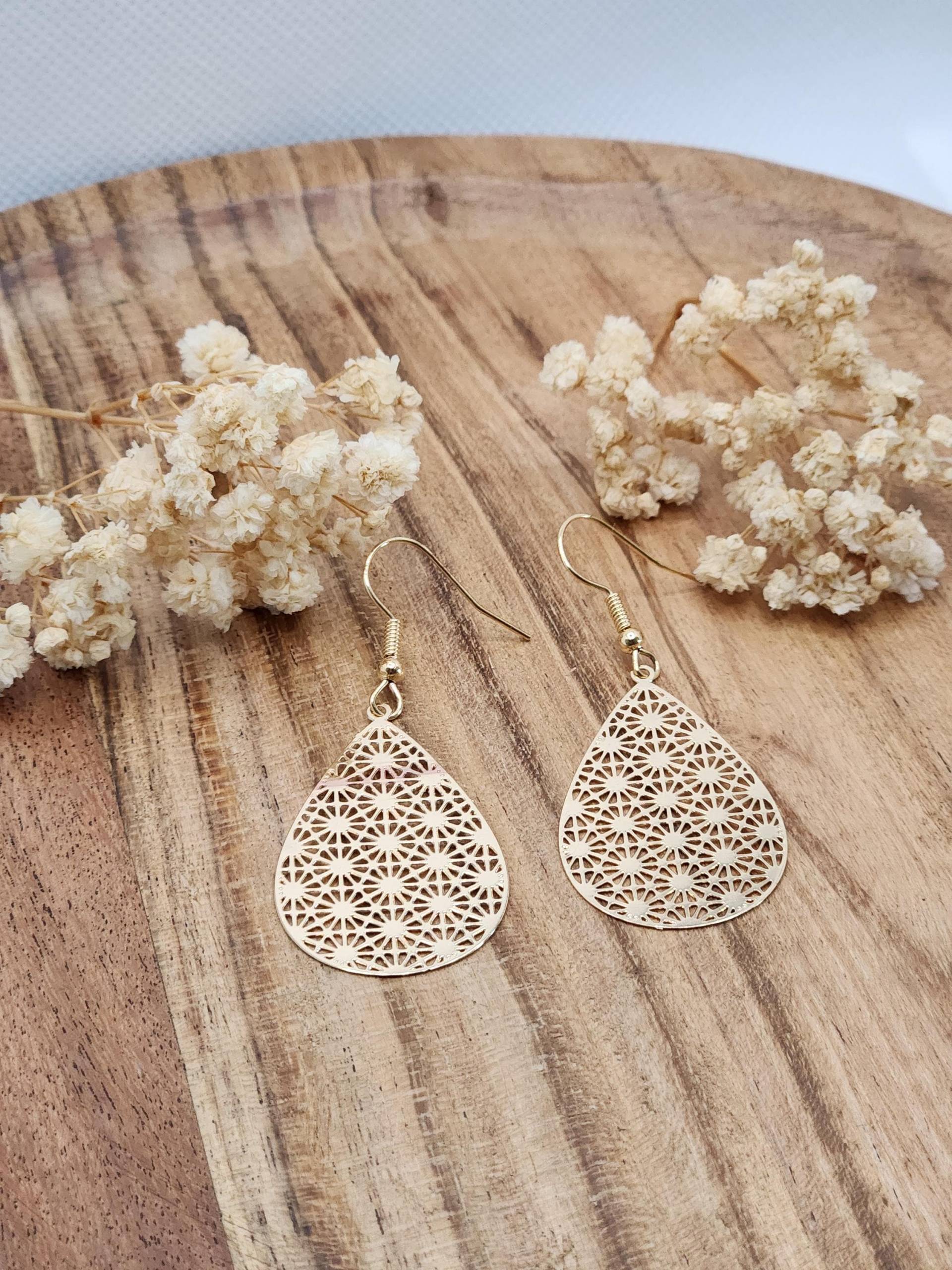 Ohrring "Allegra", Tropfen Mit Muster, Boho Stil, Messing, Farbe Gold, Leicht Zu Tragen, Ornament, Filigran Und von SabriniqueJewelry