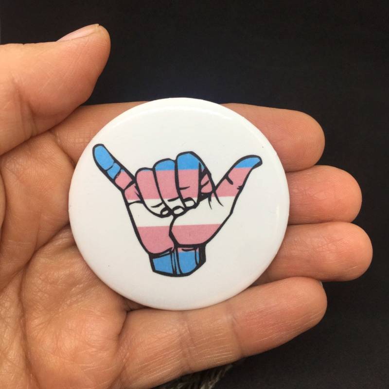 Transgender Flagge Button/Trans Shaka Lgbtq Pinback von SacCityThreads