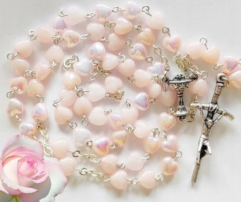 Sacramenta Schmuckset Wunderschöner Rosenkranz mit rosa Herzperlen in Buchbox – Handarbeit! Sacramenta Schmuckset Wunderschöner Rosenkranz mit rosa Herzperlen in Buchbox – Handarbeit! von Sacramenta