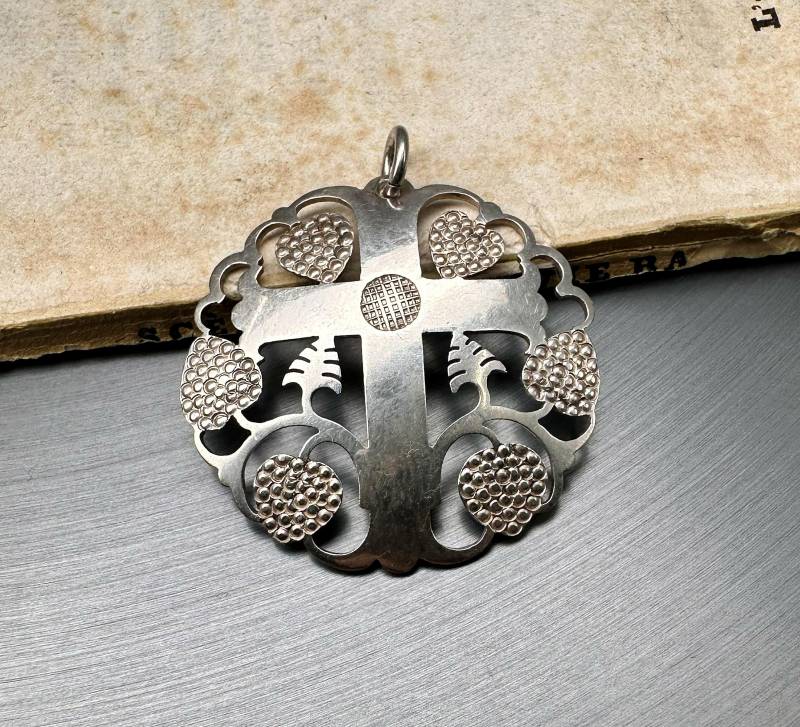 Antikes Handgemachtes Religiöses Silber Kreuz Anhänger, Art Deco von SacredMagic