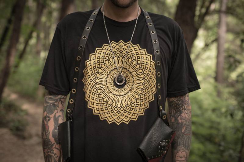 Bloom Hanf T ~ Bio Mandala Shirt Heilige Geometrie Lotus Shirt, Blumen Yoga T-Shirt, T-Shirt von SacredStateDesign