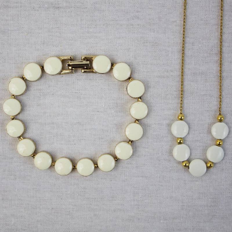 Vintage Emaille-Armband Und Zierliche Kette Mit Emaille-Metall-Perlen Vintage Emaille-Armband Und Zierliche Kette Mit Emaille-Metall-Perlen von SadDachshundVintage